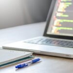 GitHub Actions vs Jenkins - która platforma CI/CD lepiej sprawdzi się w Twoim projekcie?