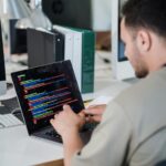 Firma lokalna w wynikach wyszukiwania: co działa poza wizytówką